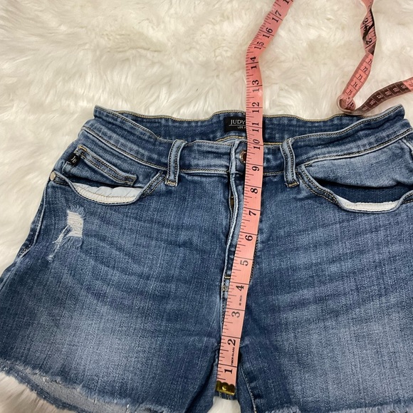 Judy Blue Denim Shorts Medium Wash - Picture 10 of 13